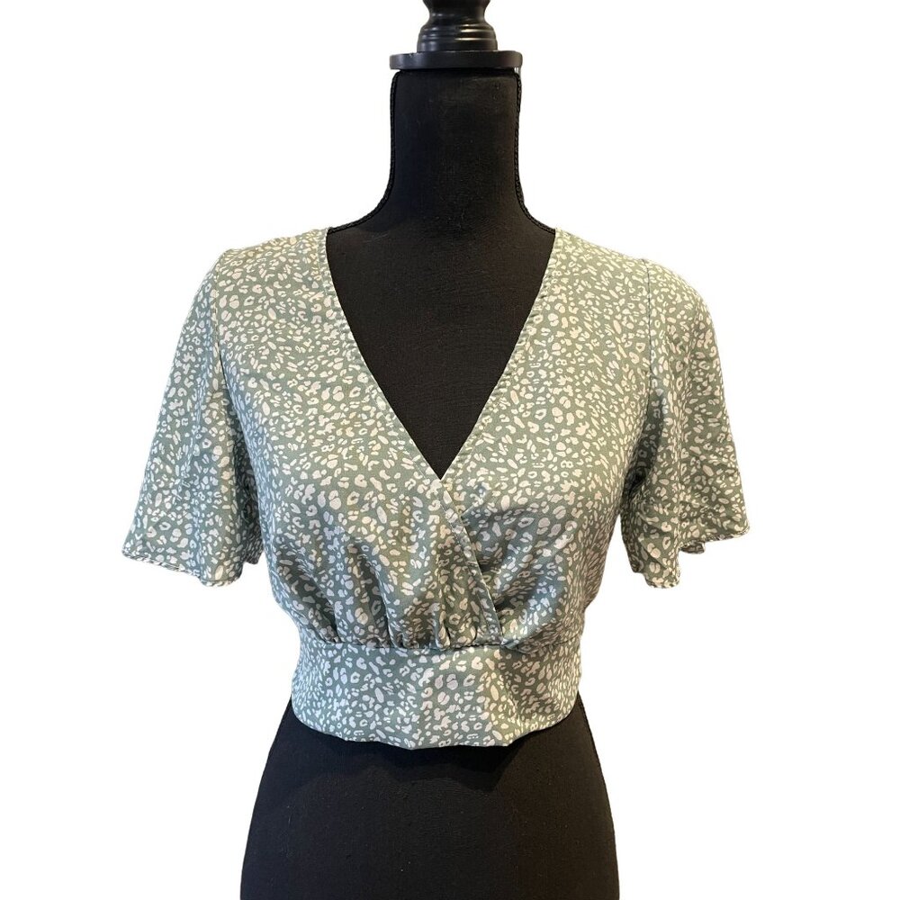 XS Sage Green Animal Print Crop Top‎ Surplice V-Neck Short Sleeve Blouse